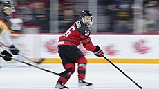 Kanadský talent Connor Bedard v zápase s n�meckými juniory