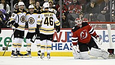 Gólová radost hokejist� Bostonu v duelu s New Jersey, druhý zleva �elem je...