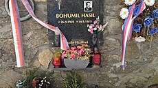 Hasilv náhrobek na hbitov v eských lebech