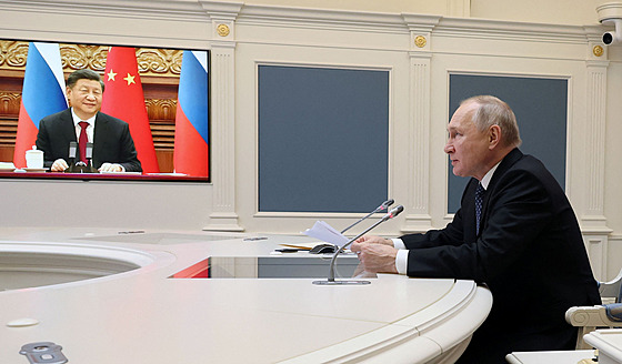 Ruský prezident Vladimir Putin jedná se svým ínským protjkem Si...