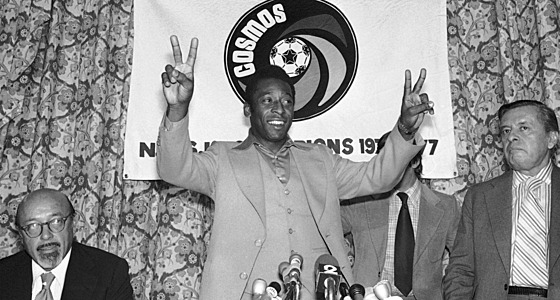 Pelé na tiskové konferenci krátce ped ukonením kariéry, tenkrát 29. záí 1977...