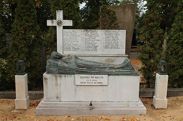 Henriette, tajemnou dívku z ukradeného náhrobku, našel historik ve švabachu