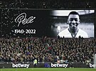 Vzpomínka na Pelého ped zápasem West Ham vs. Brentford.