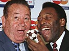 Pelé a francouzská fotbalová legenda Just Fontaine bhem MS 1998 ve Francii....