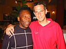 Pelé a eský záloník Martin Vozábal pi setkání v ecku v roce 2005. Tenkrát...