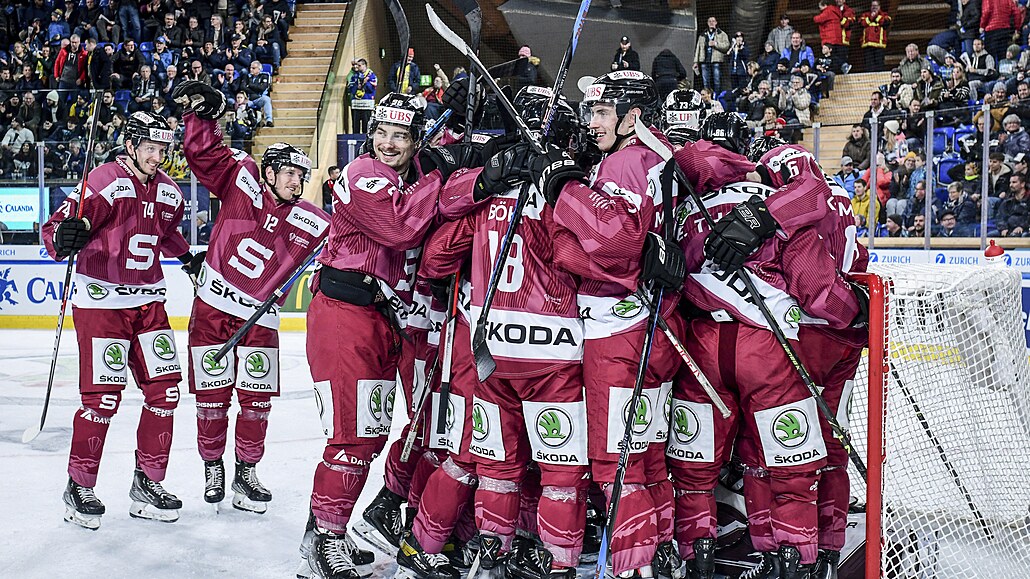 Hokejisté Sparty k�ep�í po postupu do finále Spenglerova poháru.