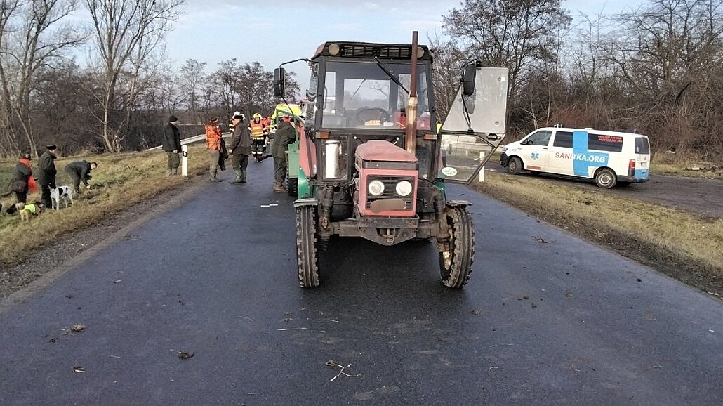 Mezi N�m�icemi nad Hanou a Vý�ovicemi na Prost�jovsku se st�etl traktor, který...