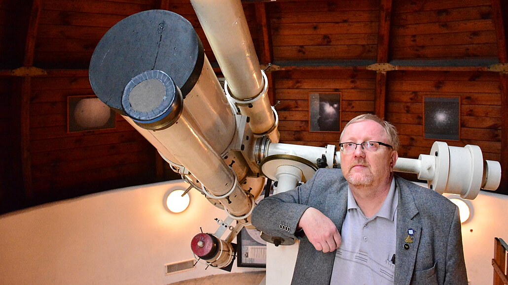 Astronom Milo Tichý u dalekohledu Klenot.