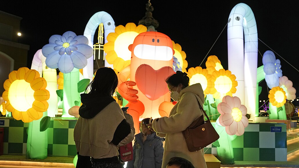 �ína po rozvoln�ní covidových opat�ení �elí masivnímu roz�í�ení nákazy.