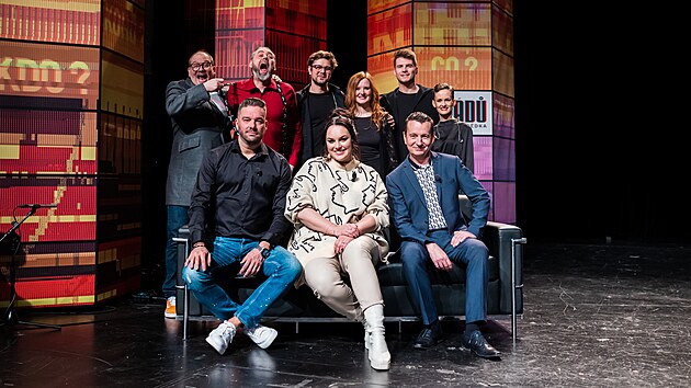 Zpvaka Ewa Farna, imittor Petr Jablonsk, herec Marek Taclk a fotbalista Petr vancara v talkshow Silvestrovskch 7 pd Honzy Ddka (2022)