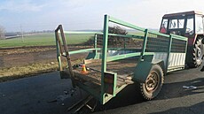 Traktorista na Prostjovsku (v katastru obce Dobromilice) vezl na vlece lidi,...