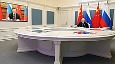 Ruský prezident Vladimir Putin jedná se svým ínským protjkem Si...