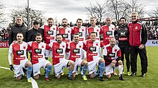 Týmové foto slávistických fotbalist nad 35 let ped Silvestrovským derby.