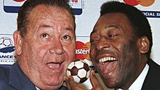 Pelé a francouzská fotbalová legenda Just Fontaine bhem MS 1998 ve Francii....