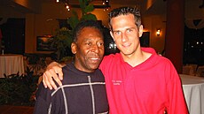 Pelé a eský záloník Martin Vozábal pi setkání v ecku v roce 2005. Tenkrát...