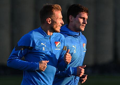 Nemanja Kuzmanovi (vlevo) a Jaroslav Svozil na tréninku Baníku Ostrava