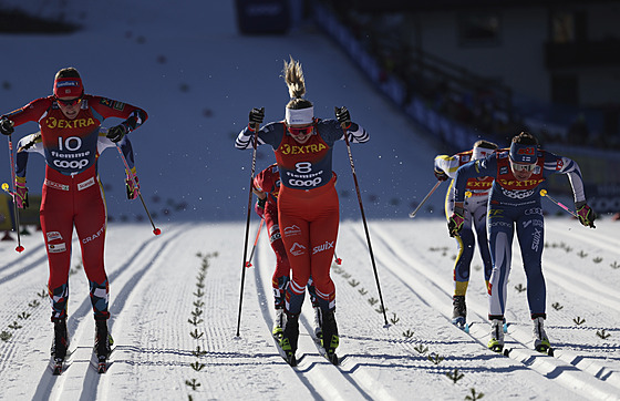 Beranová doběhla ve sprintu na Tour de Ski šestá, Novák byl jedenáctý -  iDNES.cz