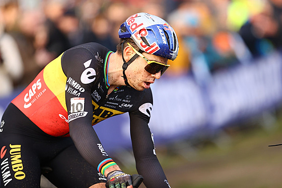 Belgian Wout van Aert jasn vyhrál závod cyklokrosa v Zonhovenu.