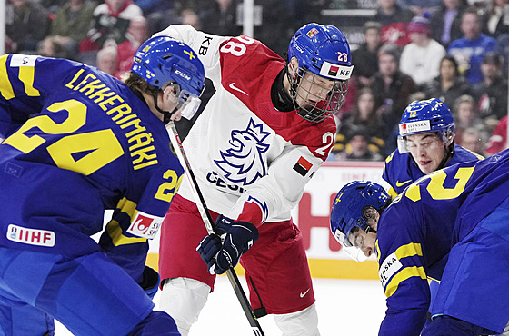 Eduard �alé kli�kuje mezi �védskými hrá�i ve skupin� MS hokejist� do 20 let.