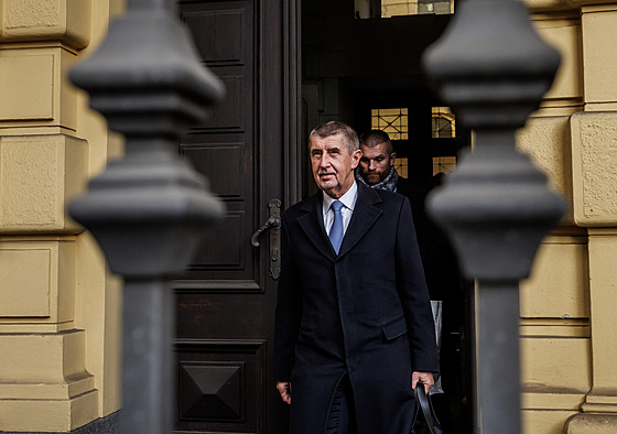 U soudu s bývalým premiérem a kandidátem na prezidenta Andrejem Babi�em a jeho...