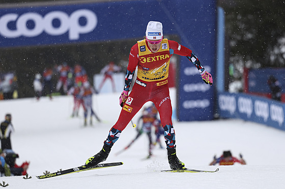 Nor Johannes Hösflot Klaebo ovládl potetí v kariée celkové poadí Tour de Ski.