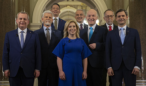 Prezidenttí kandidáti ped superdebatou eské televize v Národním muzeu. (8....