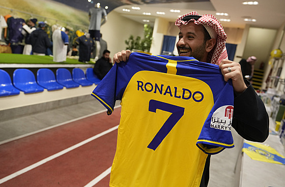 Fanouek se raduje z dresu Cristiana Ronalda v barvách klubu an-Nasr.