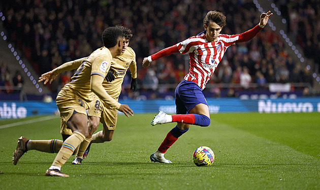 Atlético Madrid ve šlágru podlehlo Barceloně, Sevilla porazila Getafe