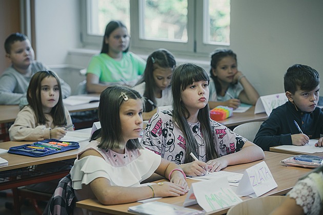 Sněmovní vševědi. Zákaz domácích úkolů jako první krok k moderní škole pro třetí tisíciletí?