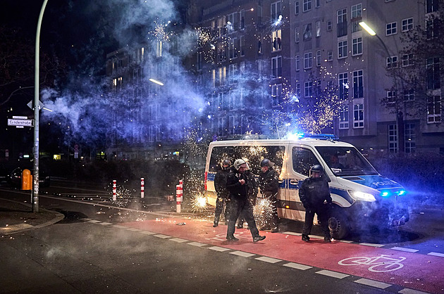 Největší policejní akce za desetiletí. Berlín očekává silvestrovské nepokoje