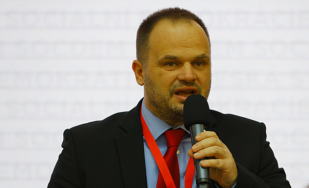 Co chystá kdysi silná ČSSD? Možná přijde změna názvu, Šmardu v boji o vedení vyzve silný soupeř