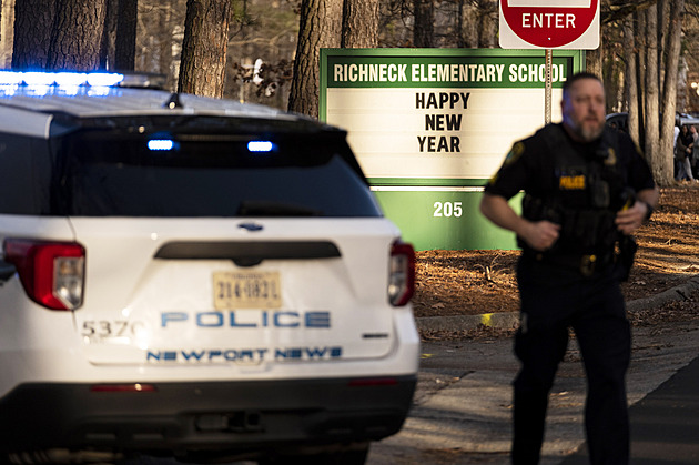 Šestiletý chlapec ve Virginii postřelil učitelku. Ta bojuje o život