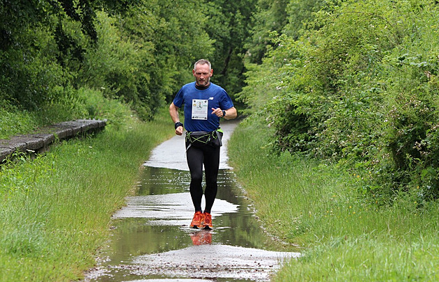 365 dní, 365 maratonů. A 22 párů bot. O bláznivé výzvě britského vytrvalce