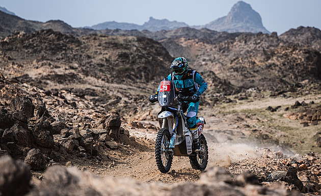 Motocyklista Podmol předčasně končí na Dakaru, zlomil si obratel