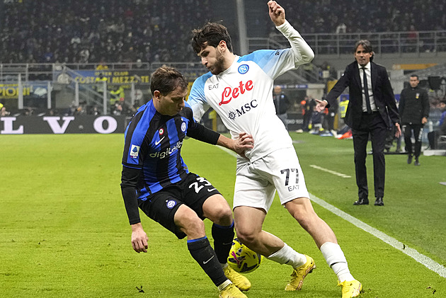 Fotbalisté Neapole poprvé v sezoně v lize prohráli, Interu podlehli 0:1