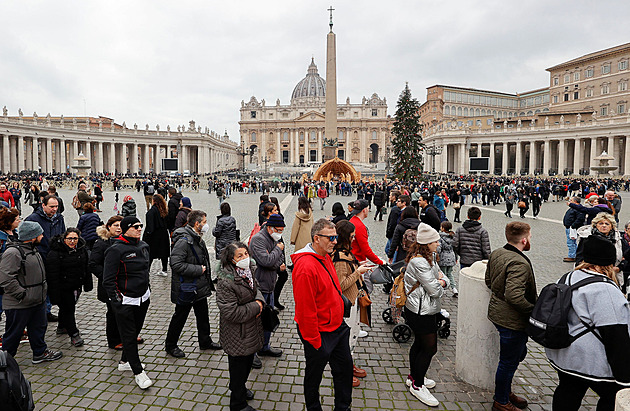 Byly na obranu nevidomé dívky, řekl kněz o zbraních, které nesl do Vatikánu