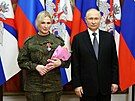 Vladimir Putin pi návtv Jiního vojenského okruhu ocenil úastníky války na...