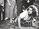 Poprvé se ocitla Vlasta Fialová ped kamerou ve filmu Divá Bára (1949).