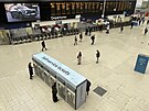 Lidé ekají ve stanici Waterloo bhem stávky zamstnanc britských eleznic....