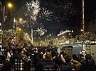 Stovky turist� a �ech� i p�es zákaz odpalování zábavní pyrotechniky v centru...