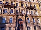 D�m na rohu Malostranského náb�e�í a Vít�zné ulice je filma�sky vyhledávaný.