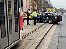 V praské Konvov ulici se srazila tramvaj s osobním autem