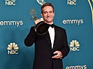Britský herec Matthew Macfadyen pózuje s cenou Emmy za vedlejí roli v seriálu...