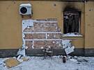 Banksyho dílo zmizelo ze zdi pokozeného domu v ukrajinském Hostomelu. (26....