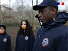 Francouzská vláda láká mladé na Národní univerzální slubu