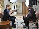 Prince Harry a Michael Strahan bhem rozhovoru pro televizi ABC (Los Angeles,...