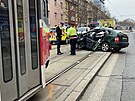 Nehoda tramvaje a osobního auta na Konvov ulici v Praze. (8. ledna 2023)