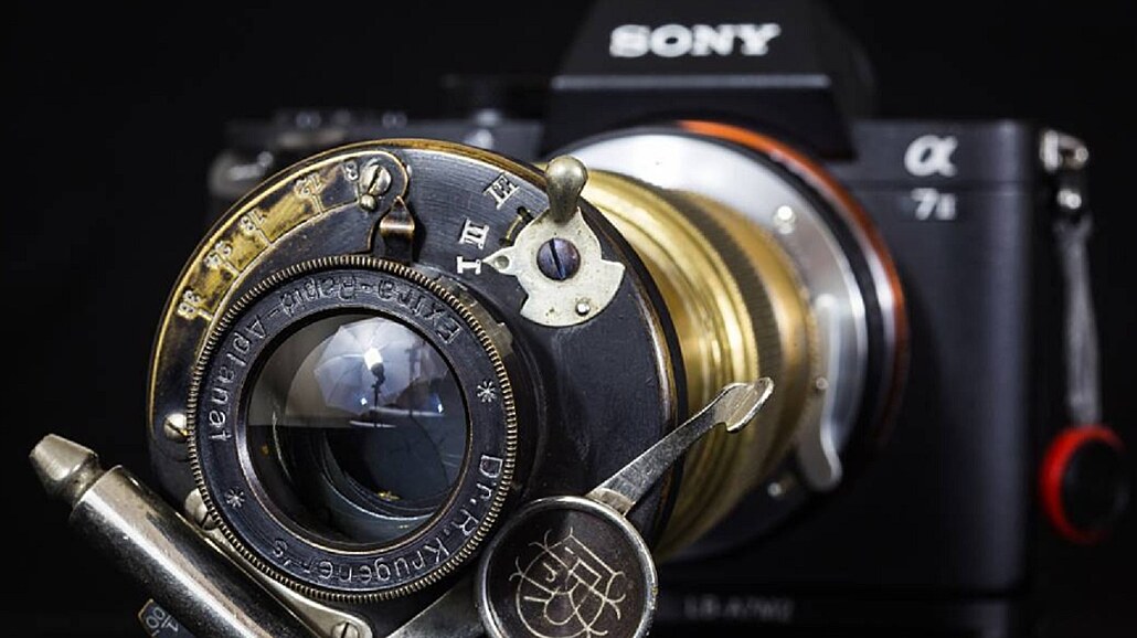 Historický objektiv na digitálním t�le SONY Alfa
