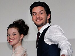 Georgie Henleyová a Ben Barnes (Tokio, 13. února 2011)