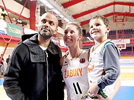 Basketbalová hvzda Tony Parker ve sportovní hale Rosnika v brnnských...